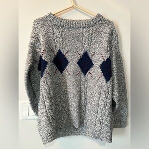 Cable knit sweater with diamond pattern